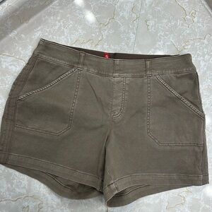 Excellent Condition SPANX 4” Stretch Twill Shorts